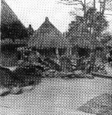 Interieur de village avec Autel des ancetres