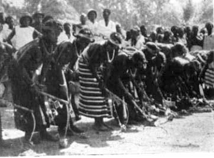 Danse aux sistres des filles excis&eacute;es