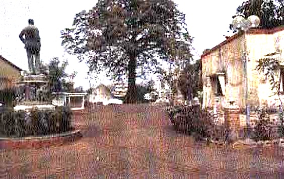 Statue du gouverneur Noel Ballay au Musee de Sandervalia, Conakry